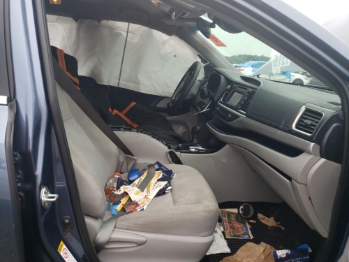 2019 TOYOTA HIGHLANDER LE