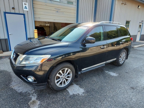2016 NISSAN PATHFINDER SL  
