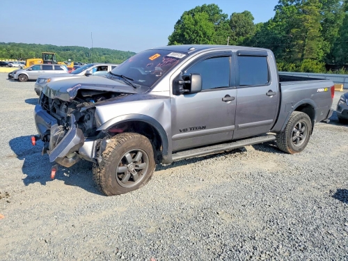 2013 NISSAN TITAN SV  