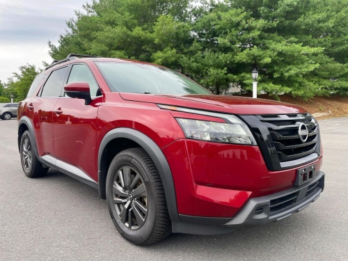 2023 NISSAN PATHFINDER SV  