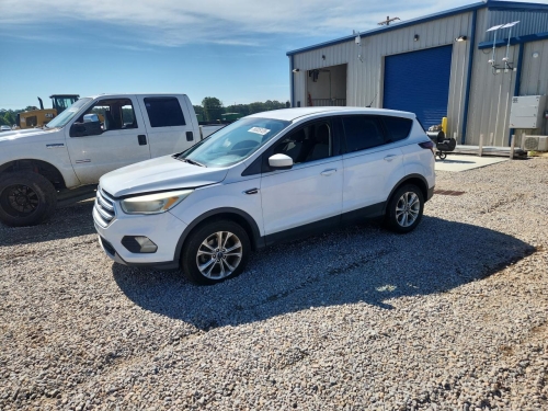 2017 FORD ESCAPE SE  