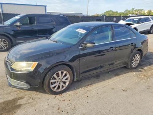 2013 VOLKSWAGEN JETTA SE  