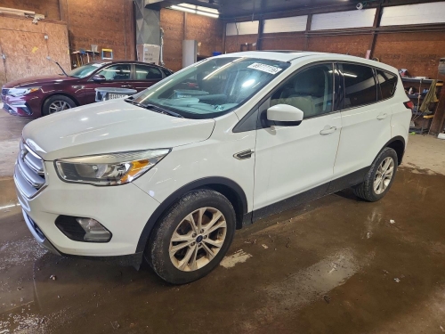 2017 FORD ESCAPE SE  