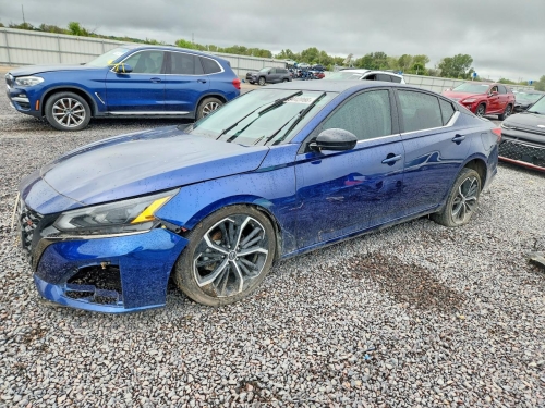 2024 NISSAN ALTIMA SR  