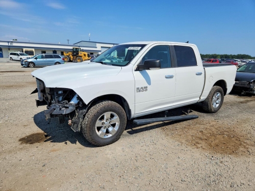 2016 RAM 1500 SLT  