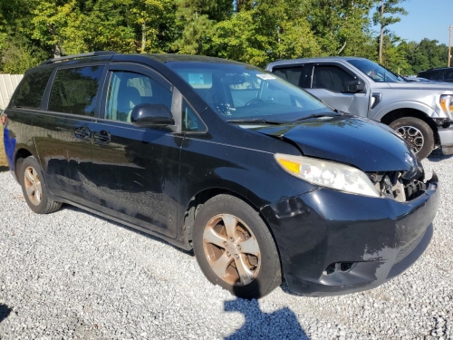 2015 TOYOTA SIENNA LE