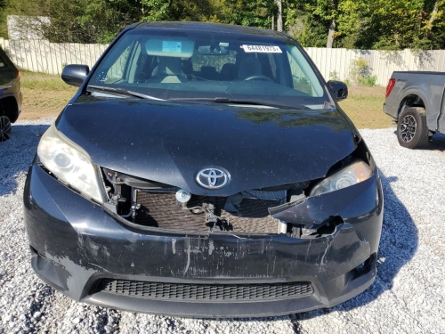 2015 TOYOTA SIENNA LE