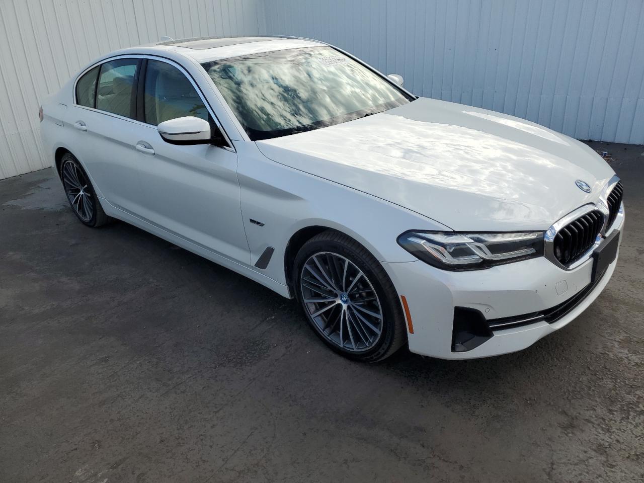 2022 BMW 530XE 