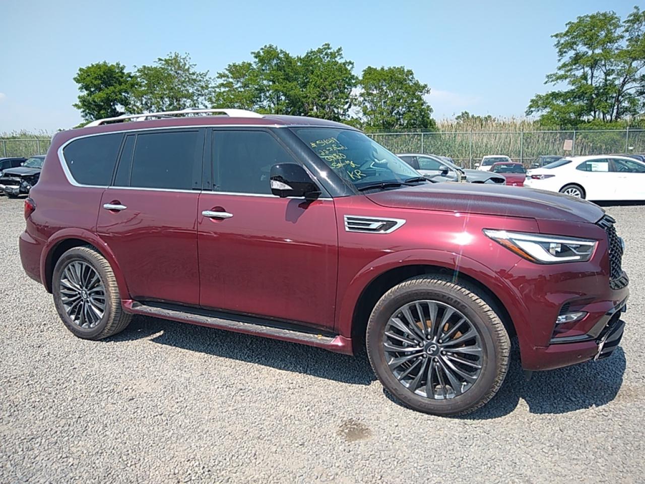 2022 INFINITI QX80 LUXE