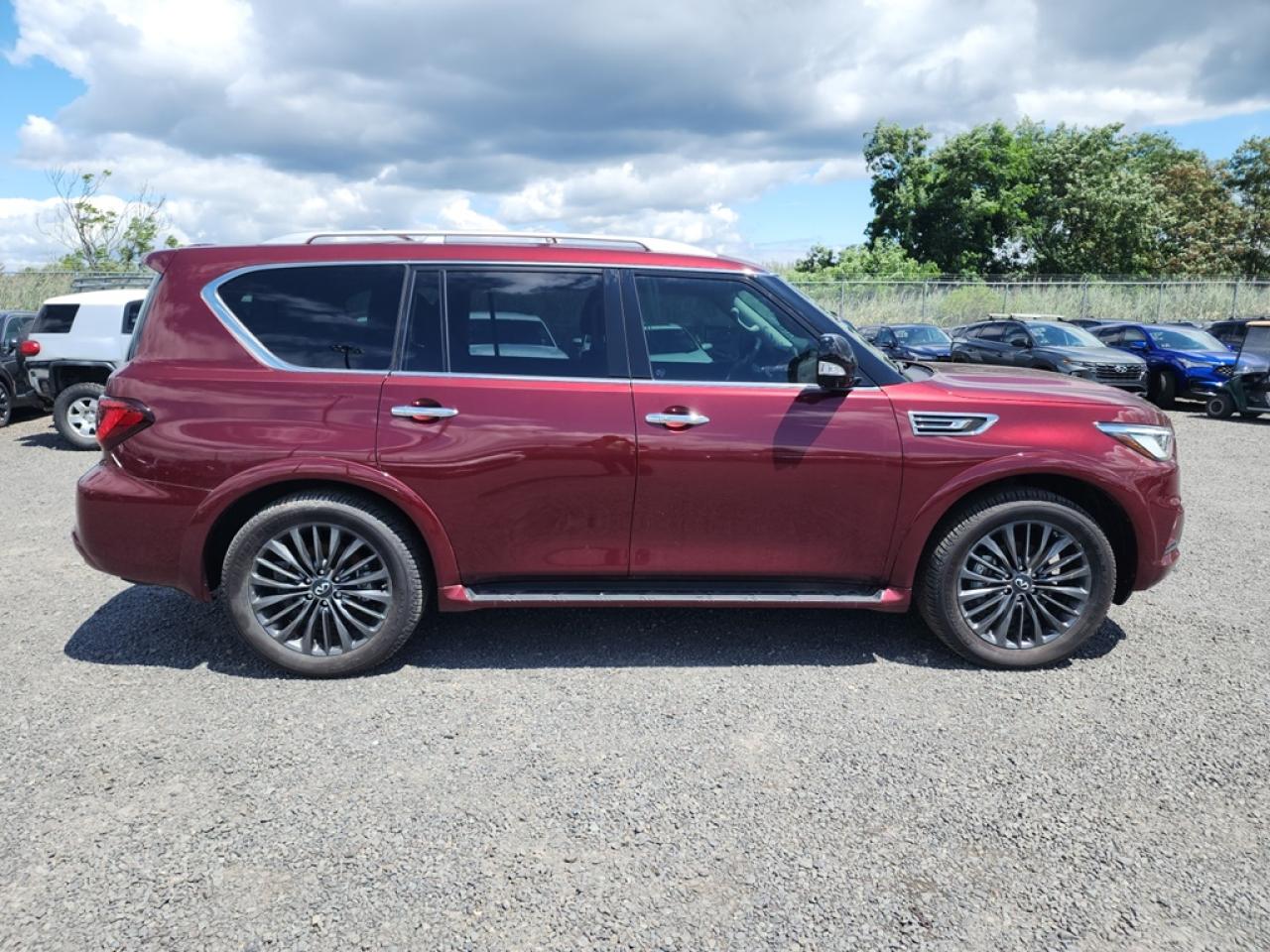 2022 INFINITI QX80 LUXE