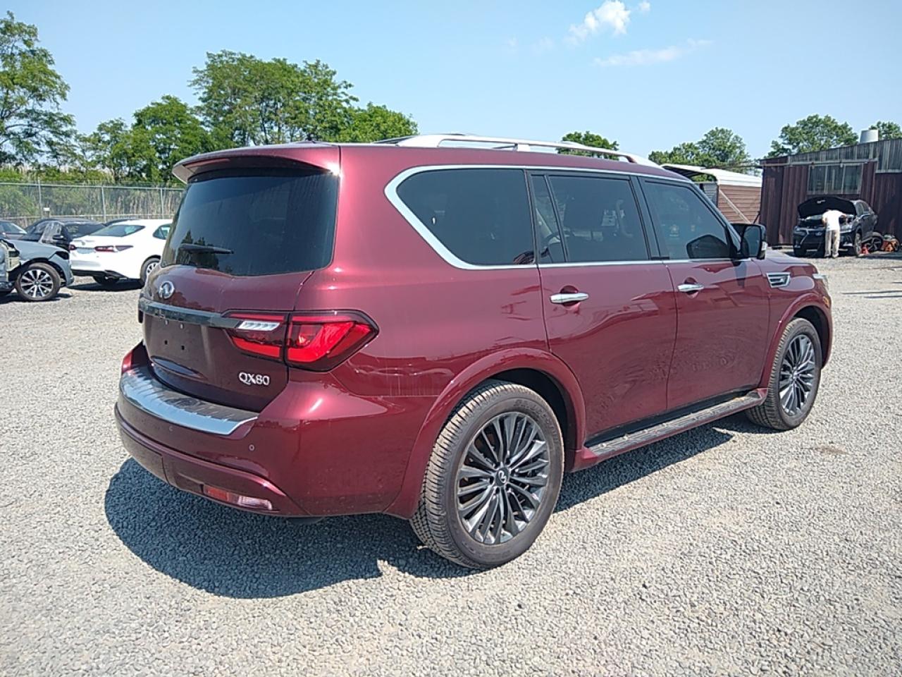 2022 INFINITI QX80 LUXE