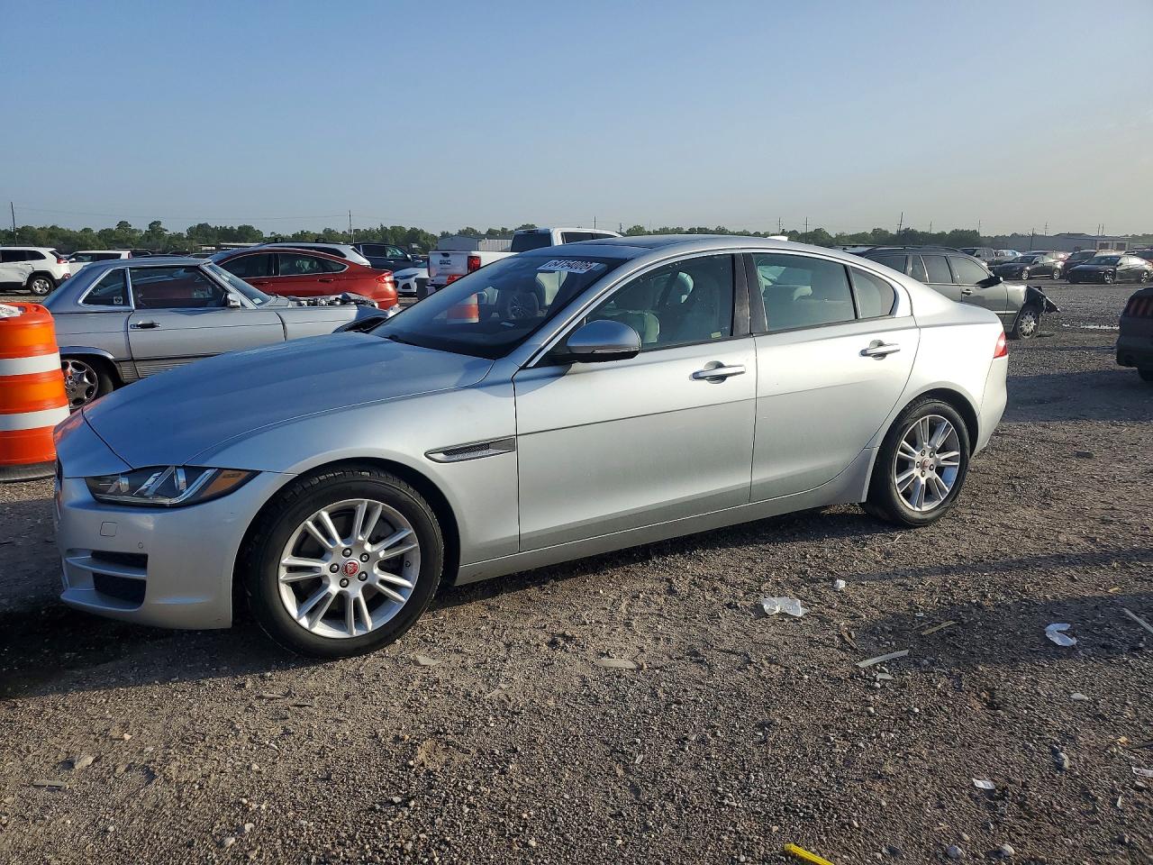 2017 JAGUAR XE PREMIUM  