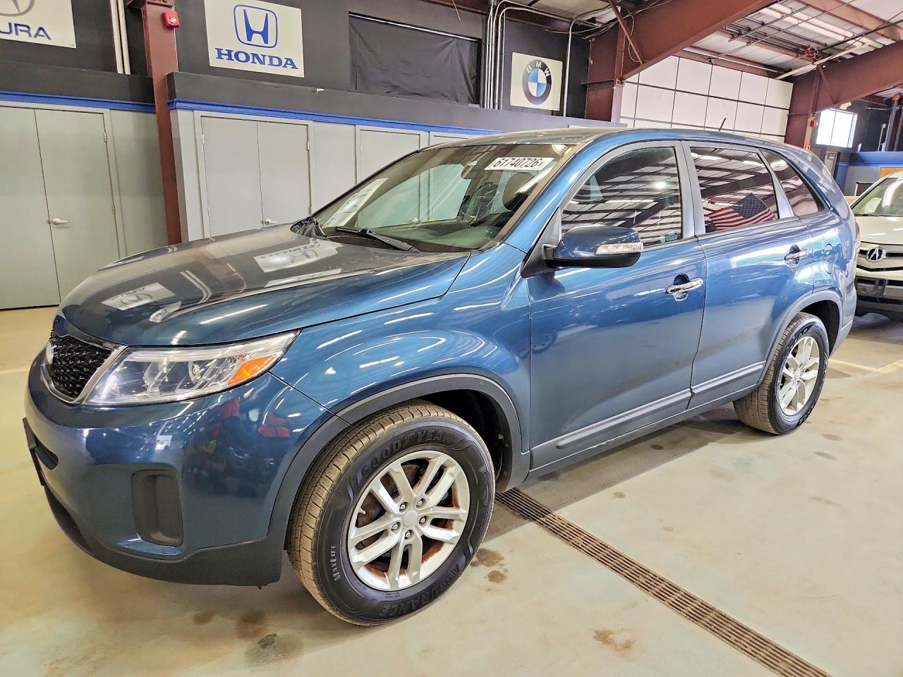 2014 KIA SORENTO LX  