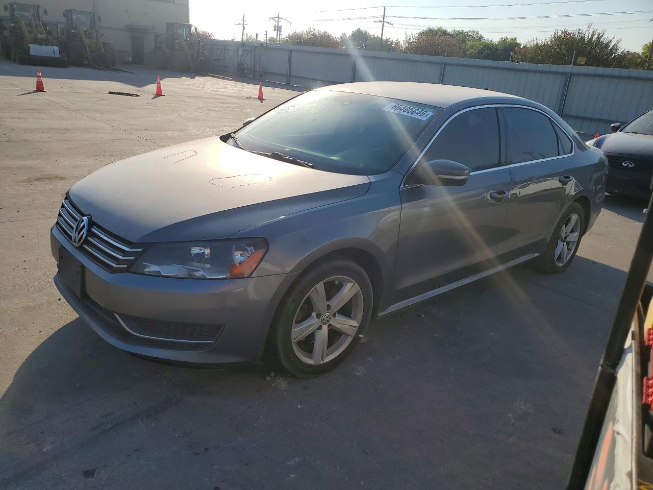 2013 VOLKSWAGEN PASSAT SE  