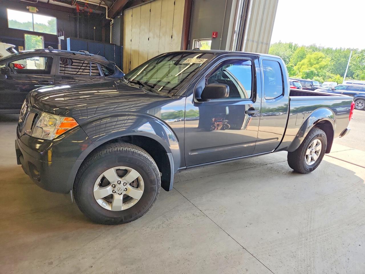 2013 NISSAN FRONTIER SV V6  