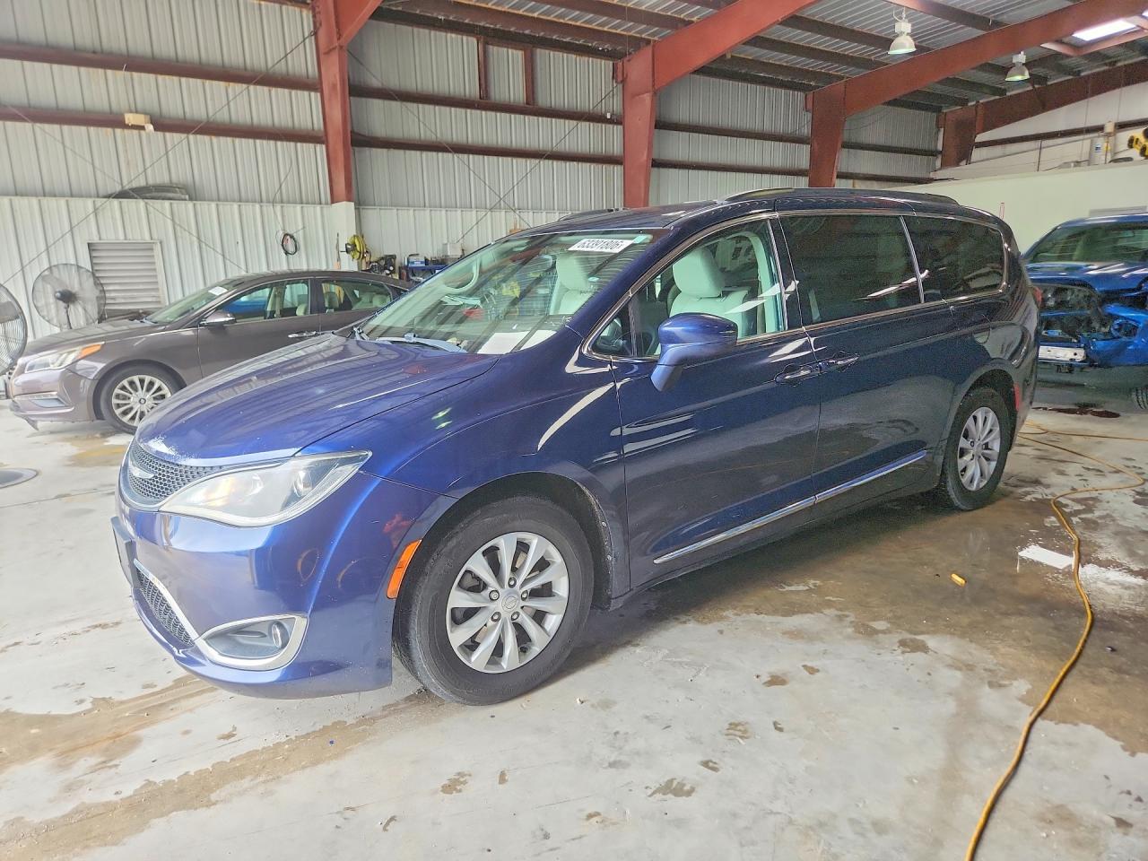 2017 CHRYSLER PACIFICA TOURING L  