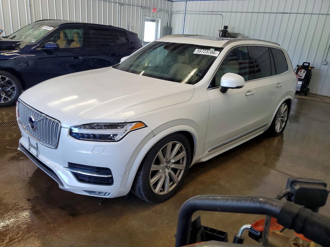 2017 VOLVO XC90 T6  