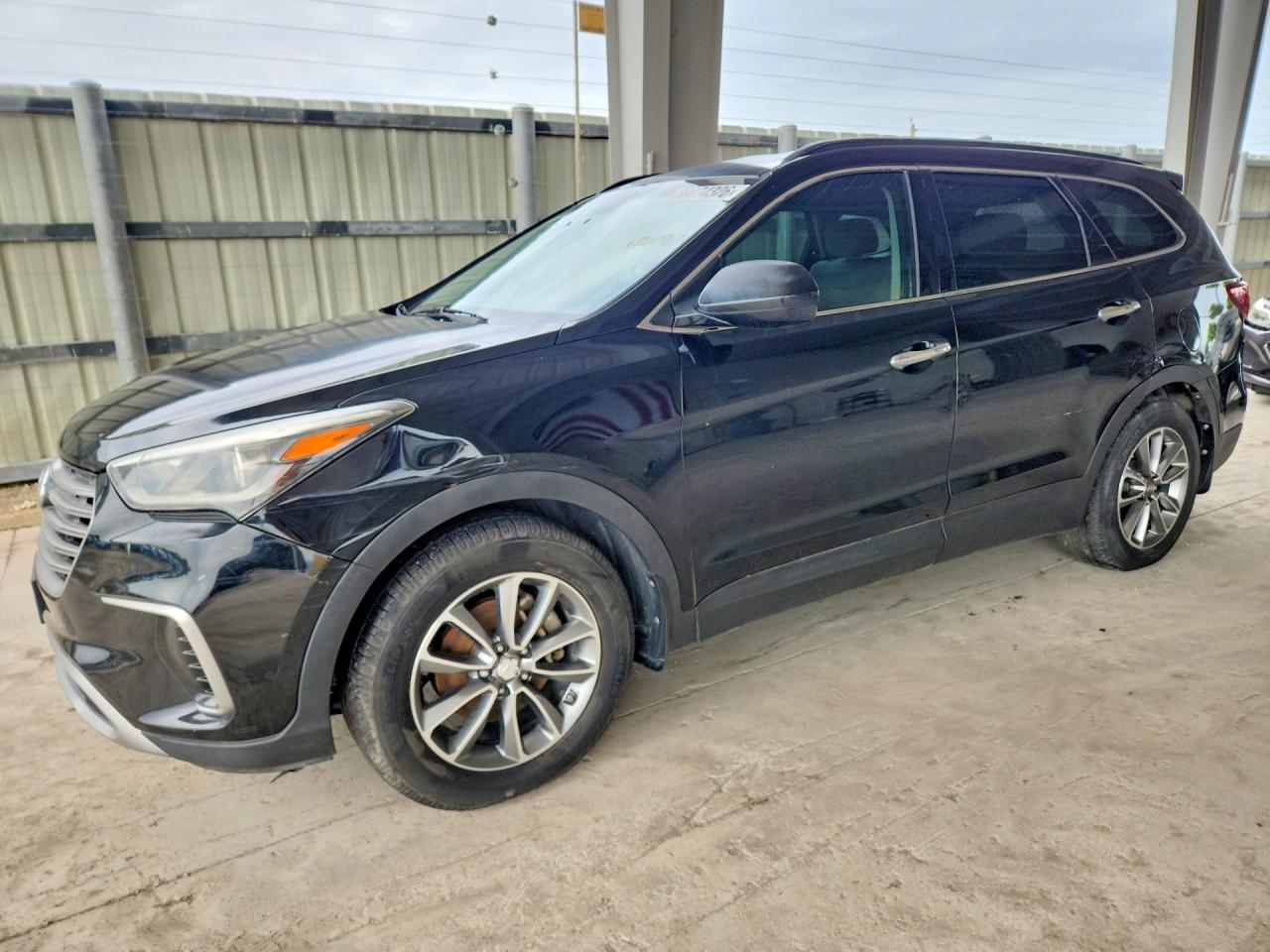 2018 HYUNDAI SANTA FE SE  