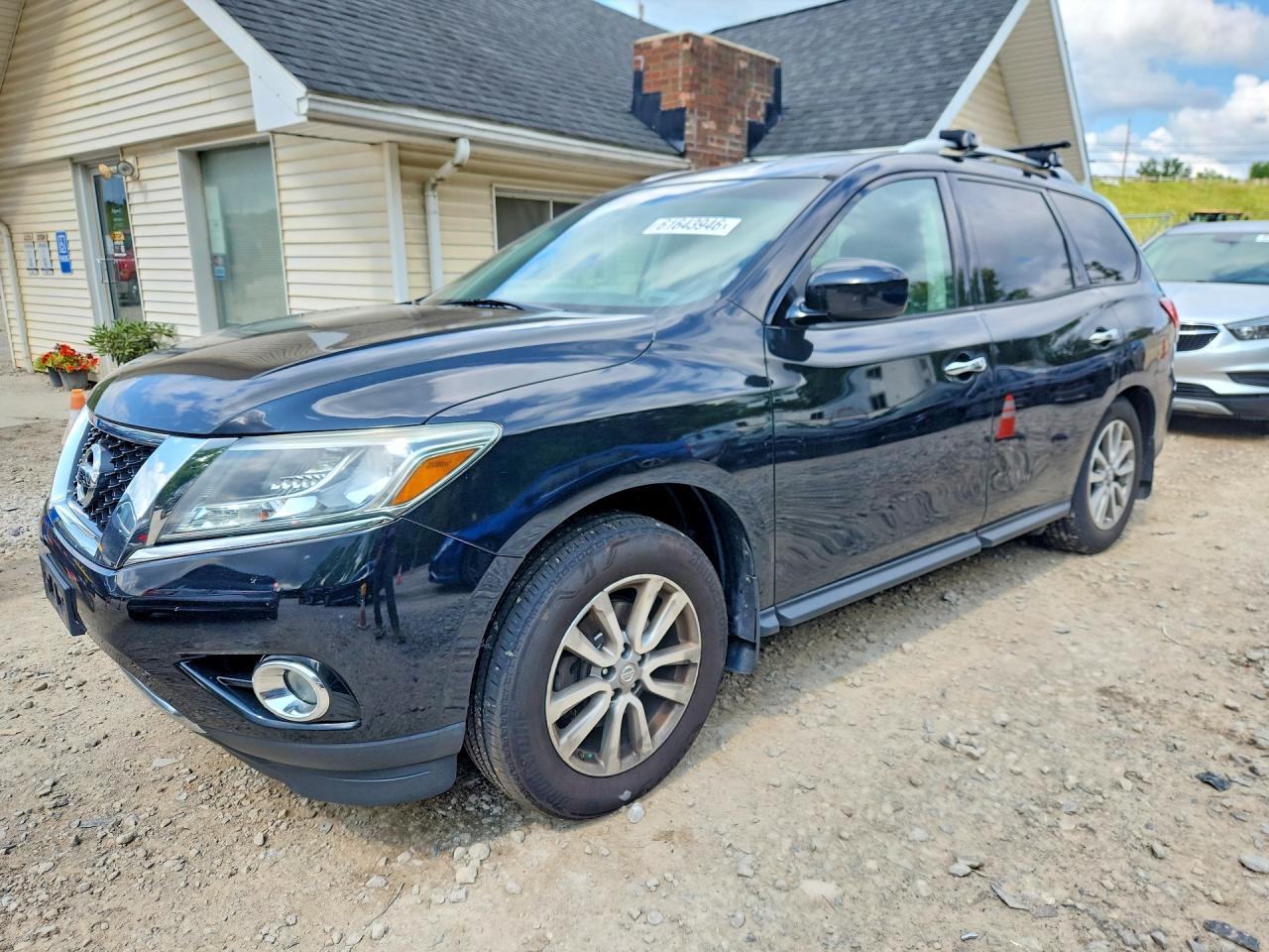 2016 NISSAN PATHFINDER SV  