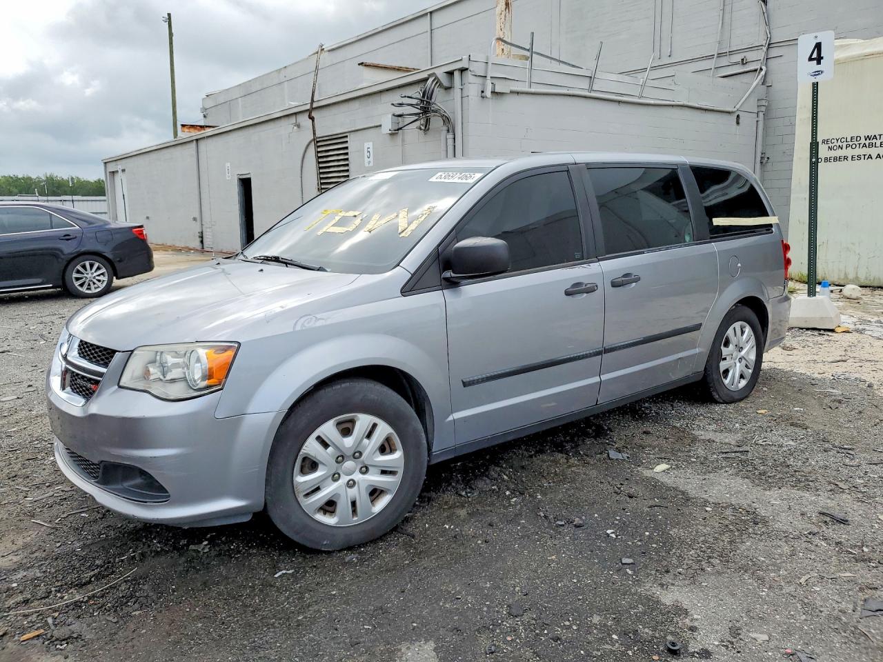 2016 DODGE GRAND CARAVAN SE  