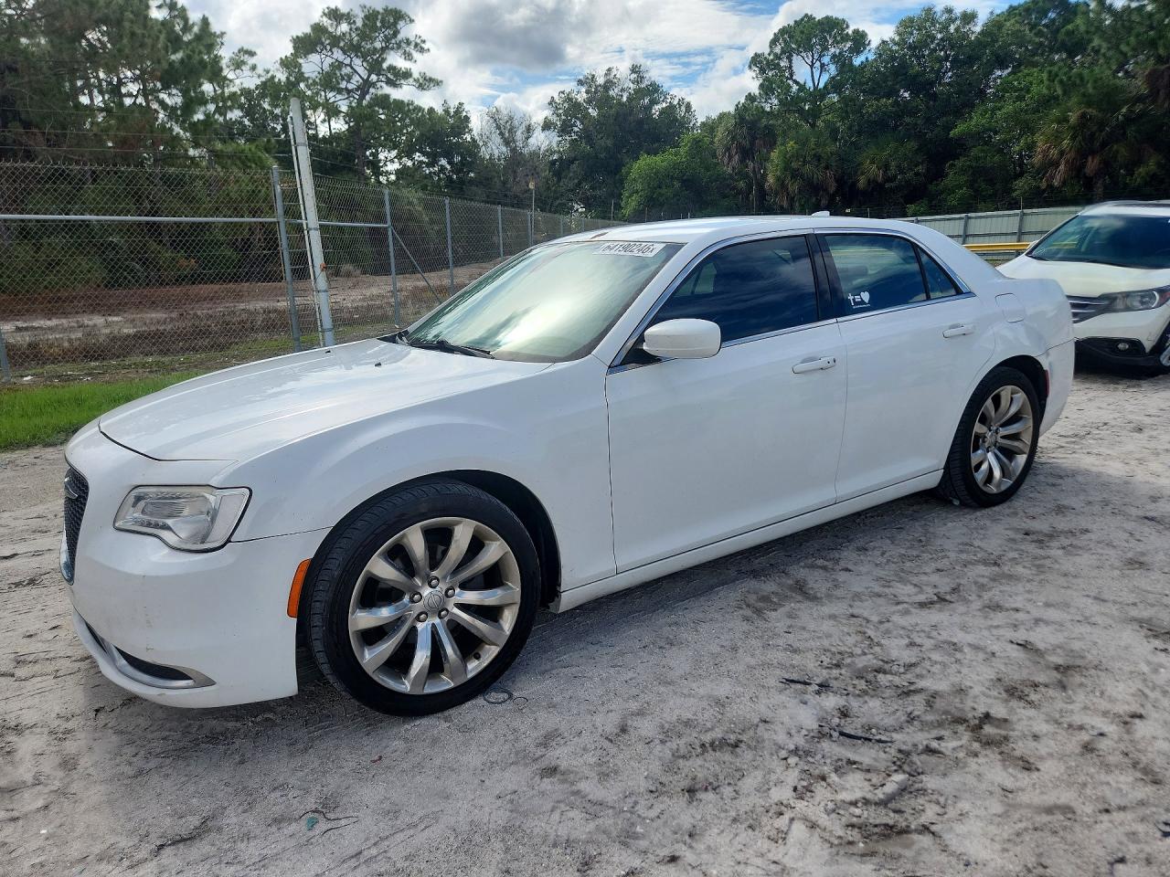2016 CHRYSLER 300 LIMITED  
