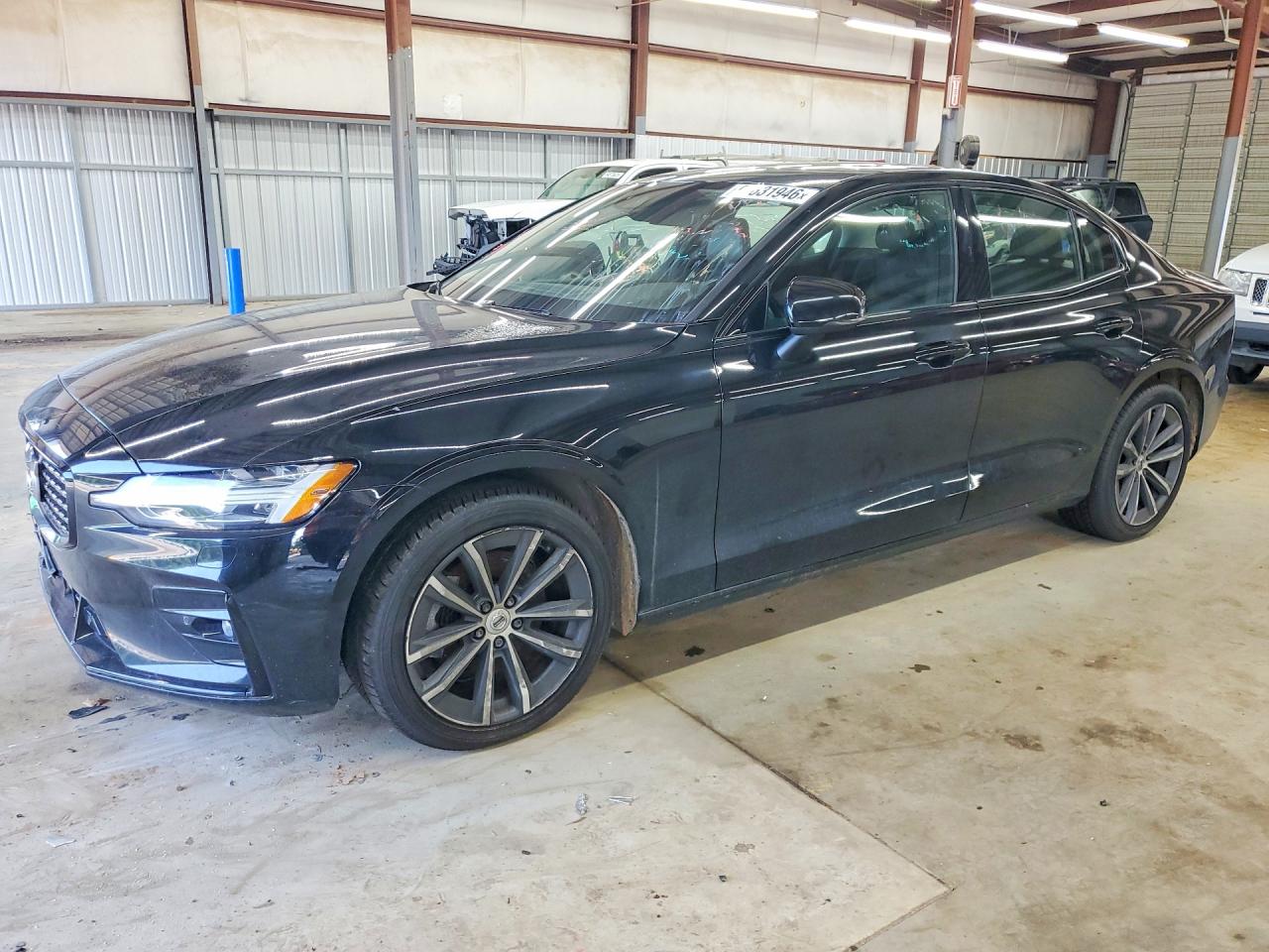 2022 VOLVO S60 B5 MOMENTUM  