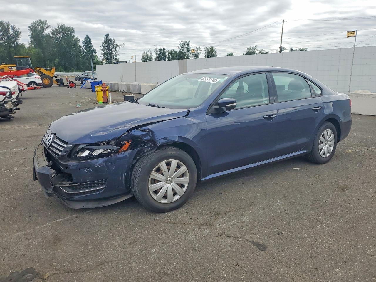 2013 VOLKSWAGEN PASSAT S  