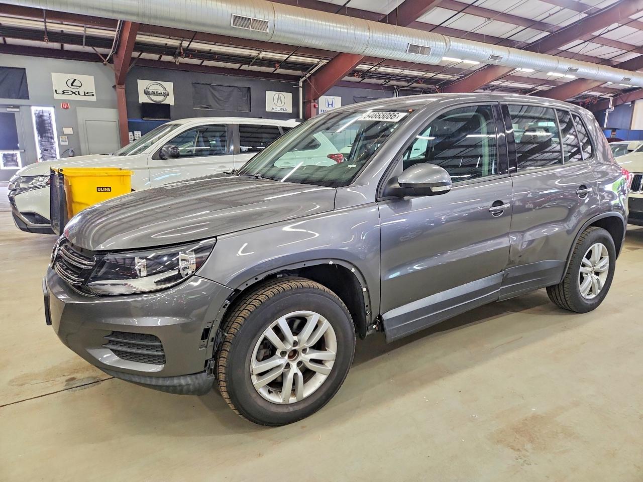 2013 VOLKSWAGEN TIGUAN S  