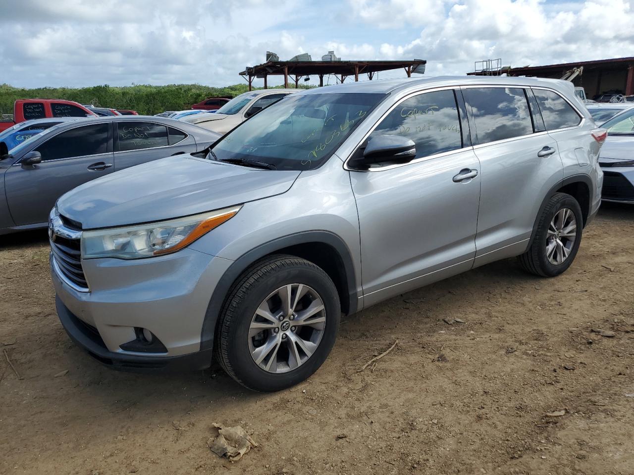 2016 TOYOTA HIGHLANDER LE