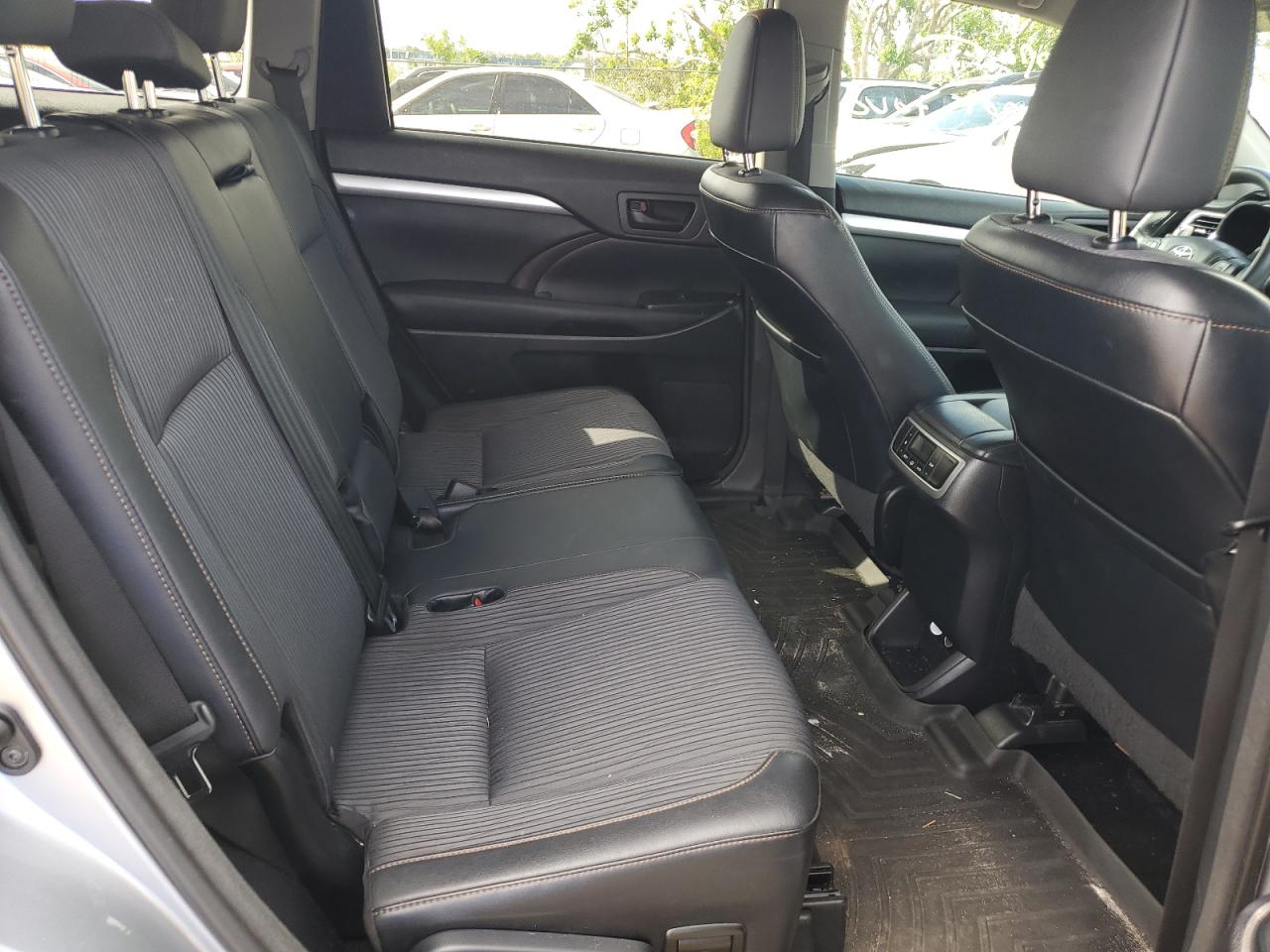 2016 TOYOTA HIGHLANDER LE