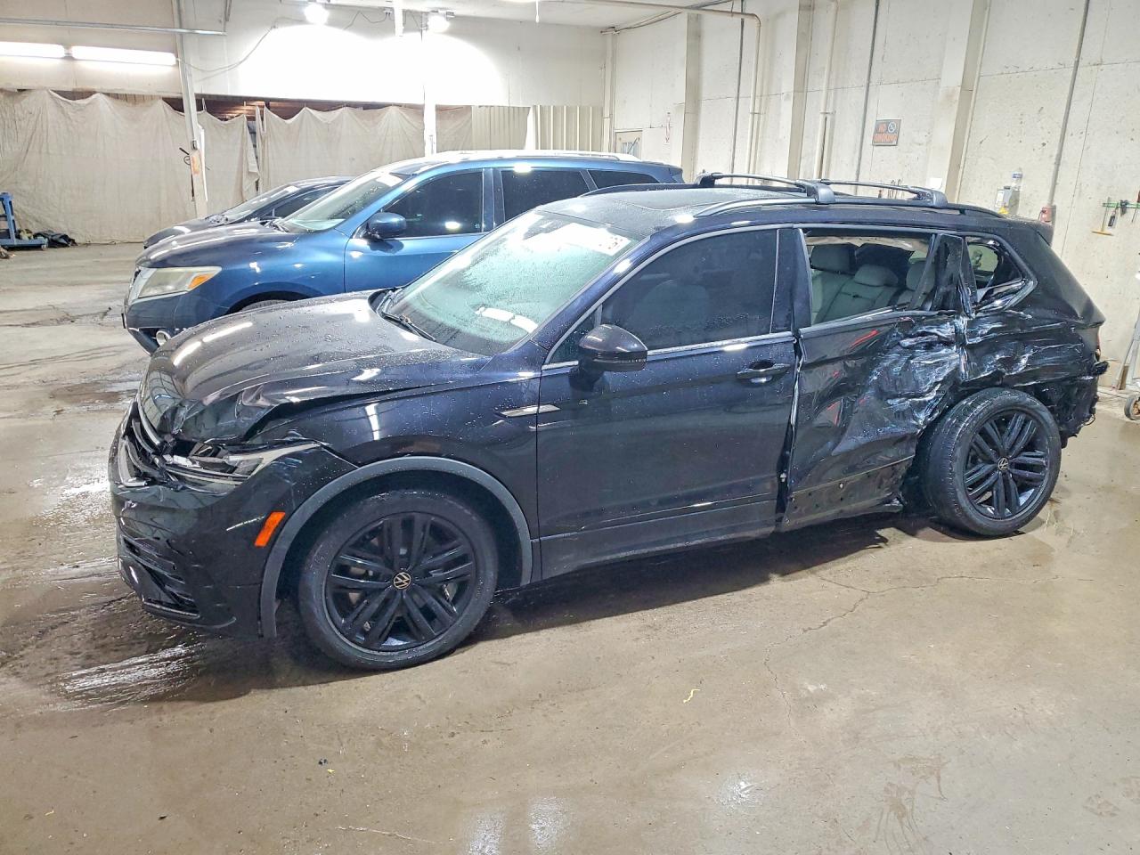 2022 VOLKSWAGEN TIGUAN SE R-LINE BLACK  