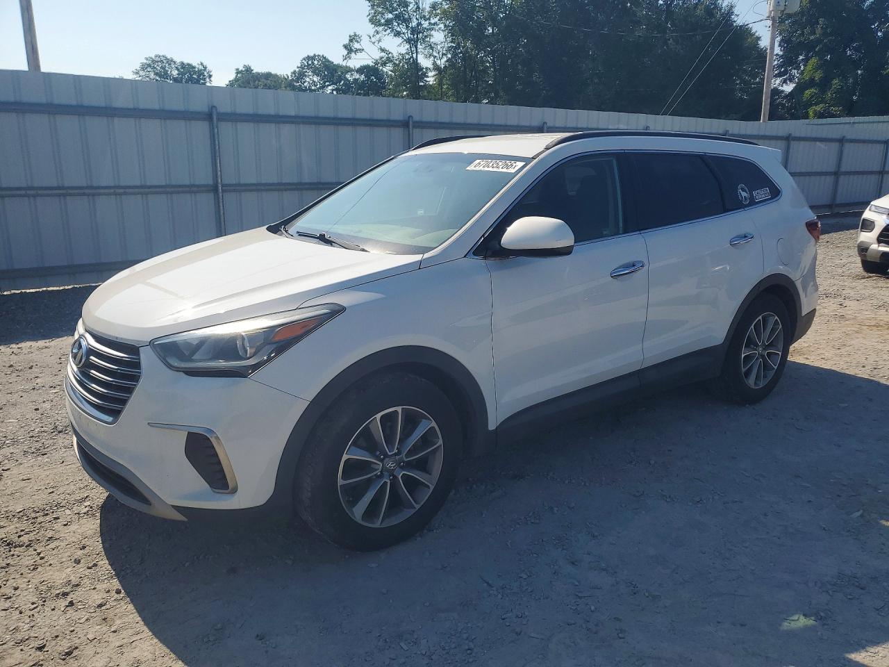 2017 HYUNDAI SANTA FE SE  