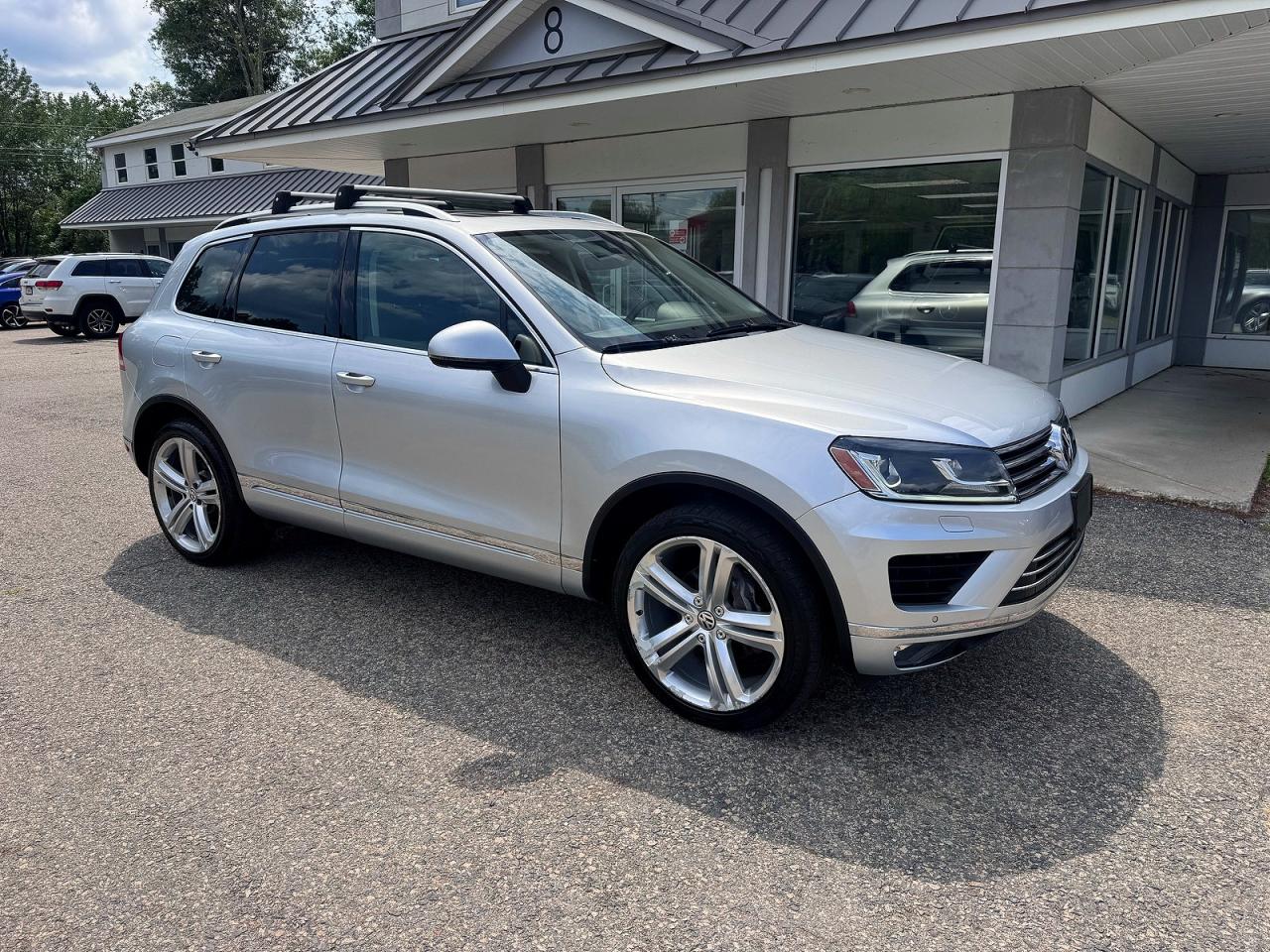 2017 VOLKSWAGEN TOUAREG EXECUTIVE  