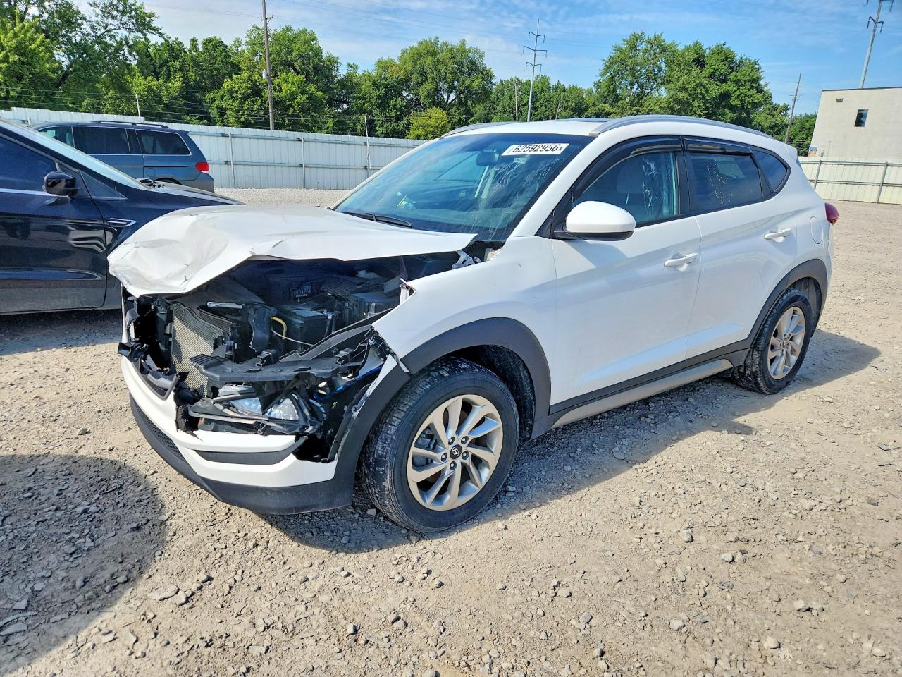 2017 HYUNDAI TUCSON SE  