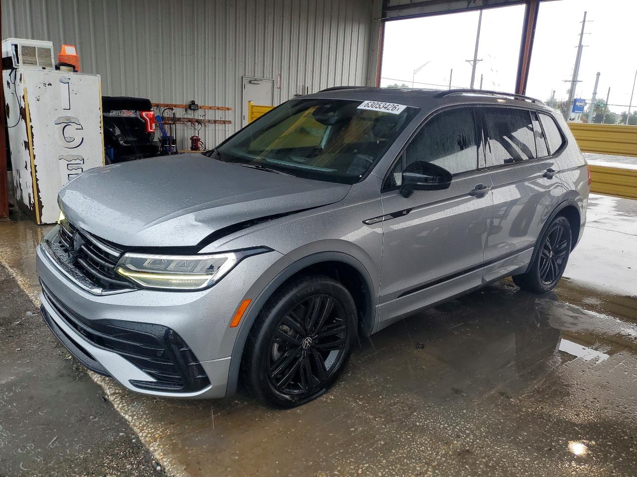 2022 VOLKSWAGEN TIGUAN SE R-LINE BLACK  