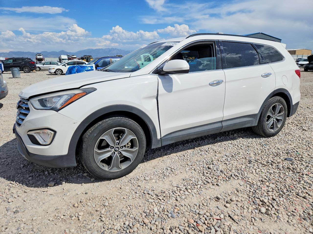 2016 HYUNDAI SANTA FE SE  