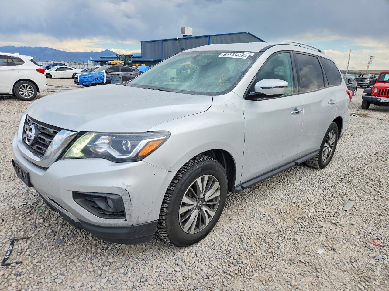 2017 NISSAN PATHFINDER SV  