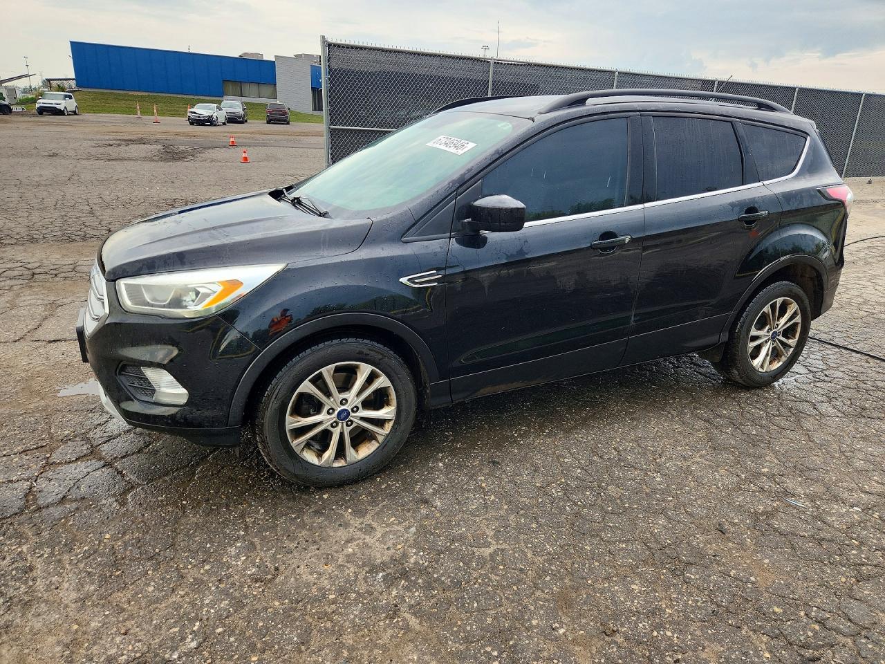 2017 FORD ESCAPE SE  