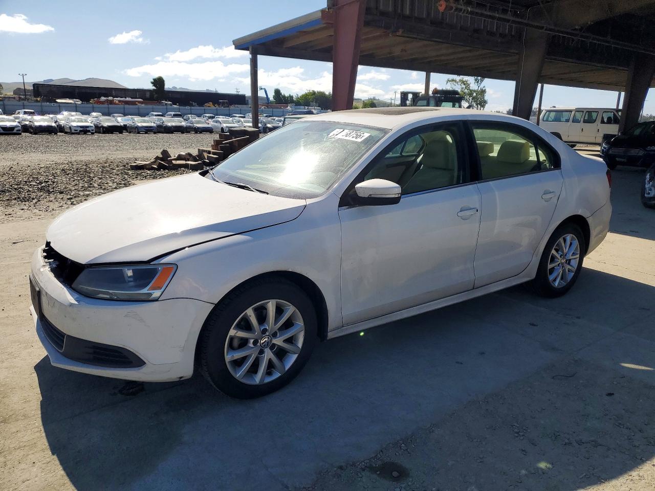 2013 VOLKSWAGEN JETTA SE  