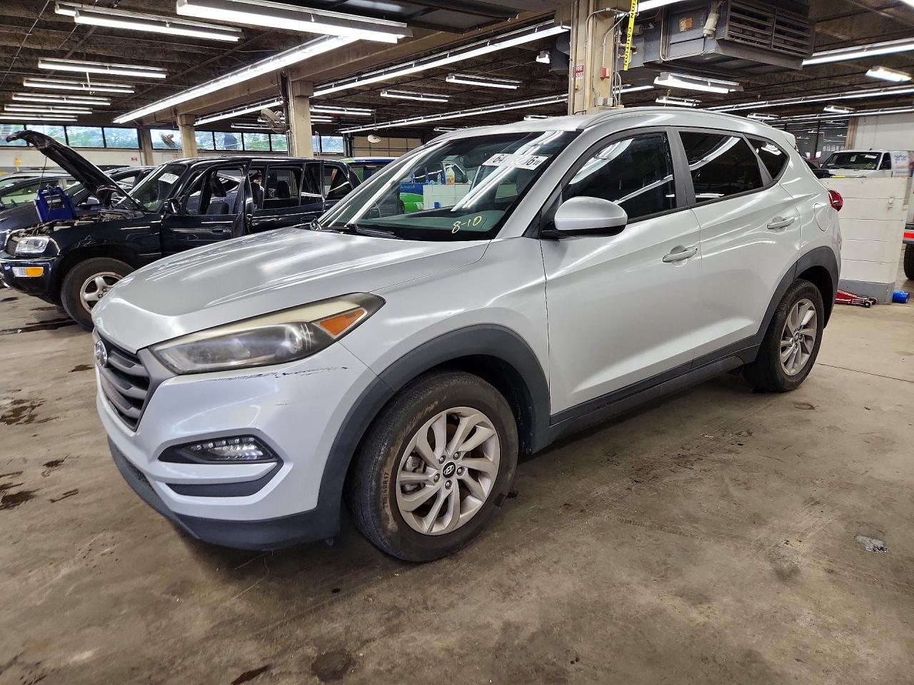2016 HYUNDAI TUCSON SE  