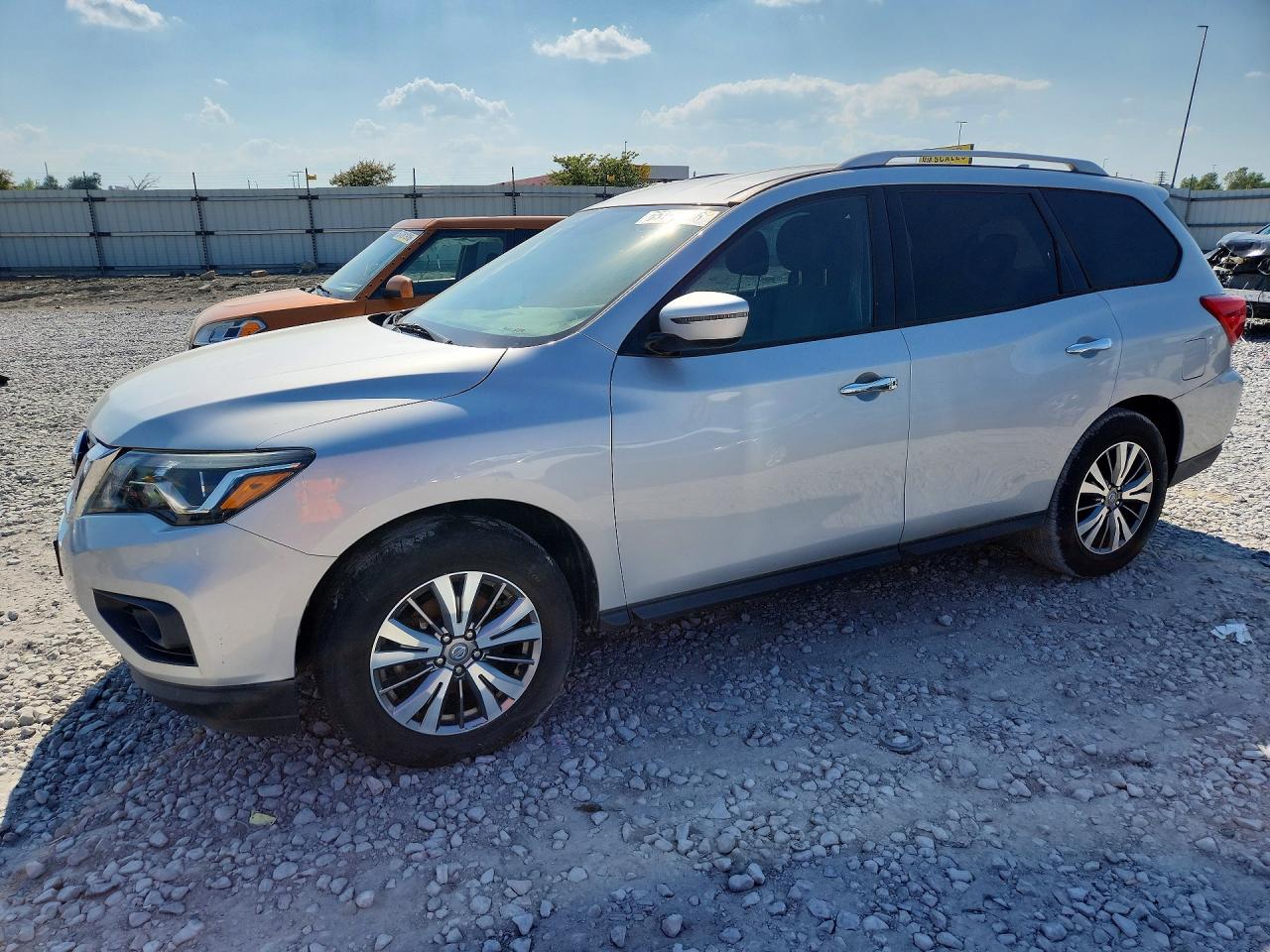 2019 NISSAN PATHFINDER SV  
