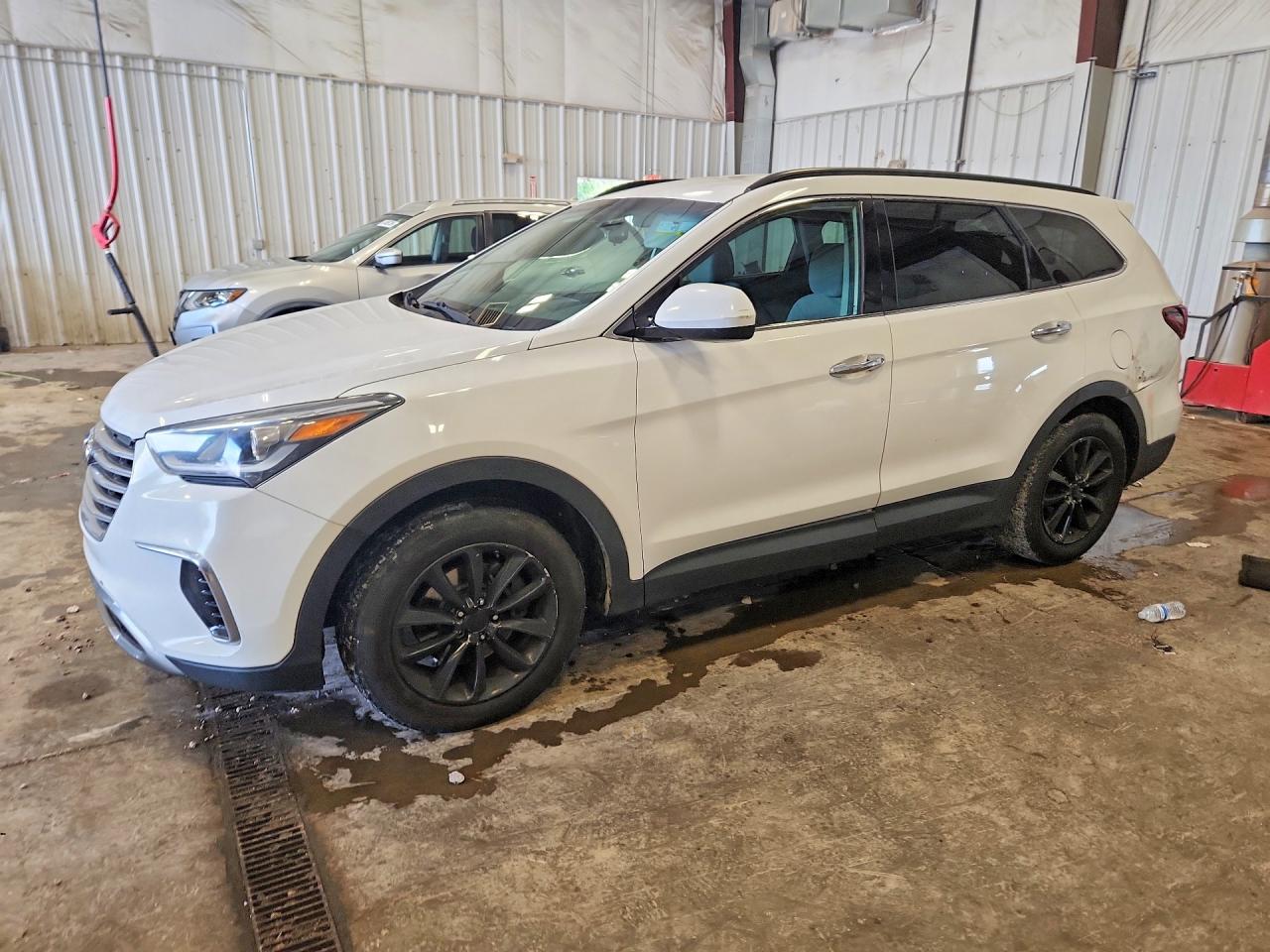 2017 HYUNDAI SANTA FE SE  