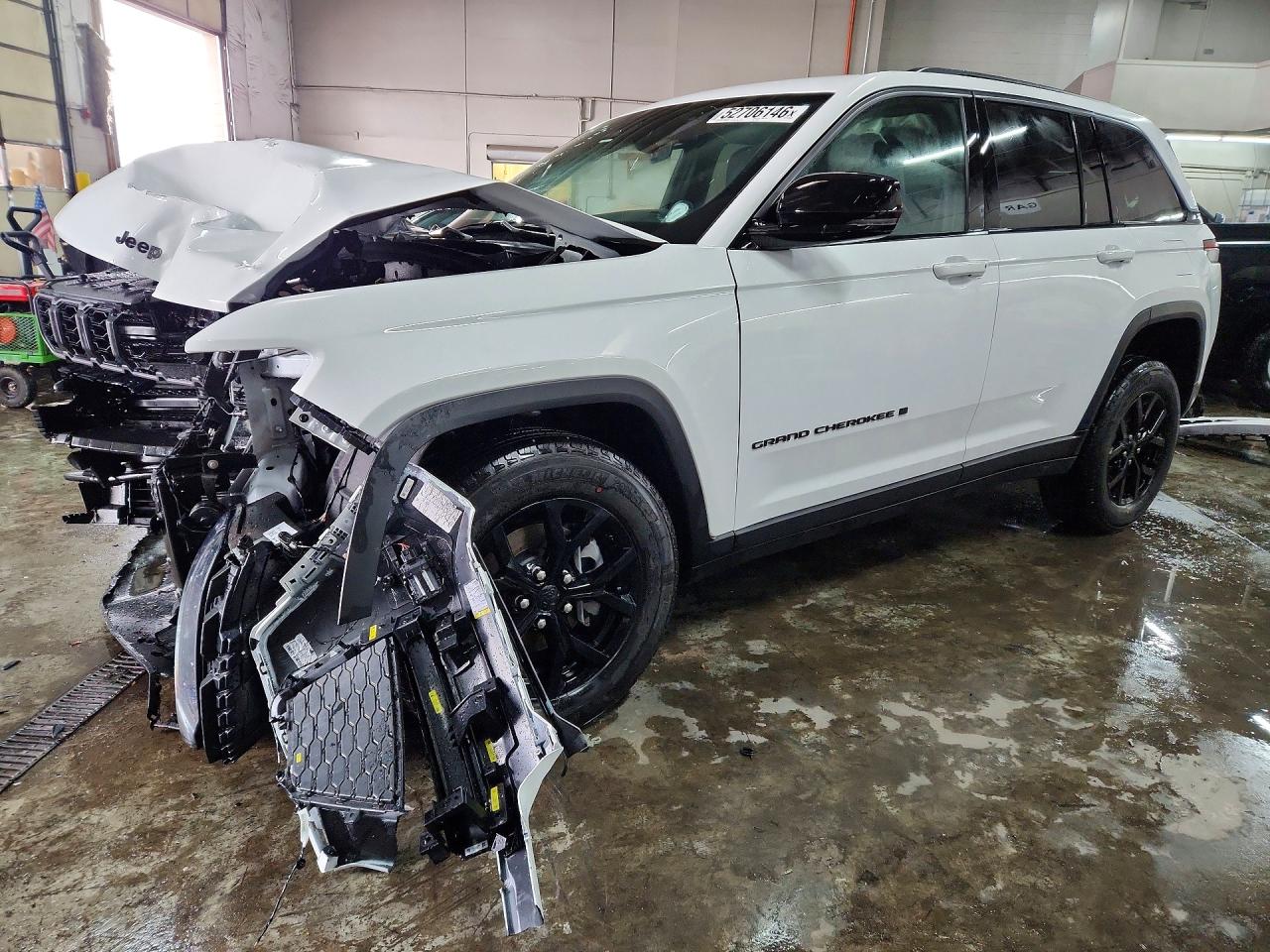 2026 JEEP GRAND CHEROKEE BASE/LAREDO  