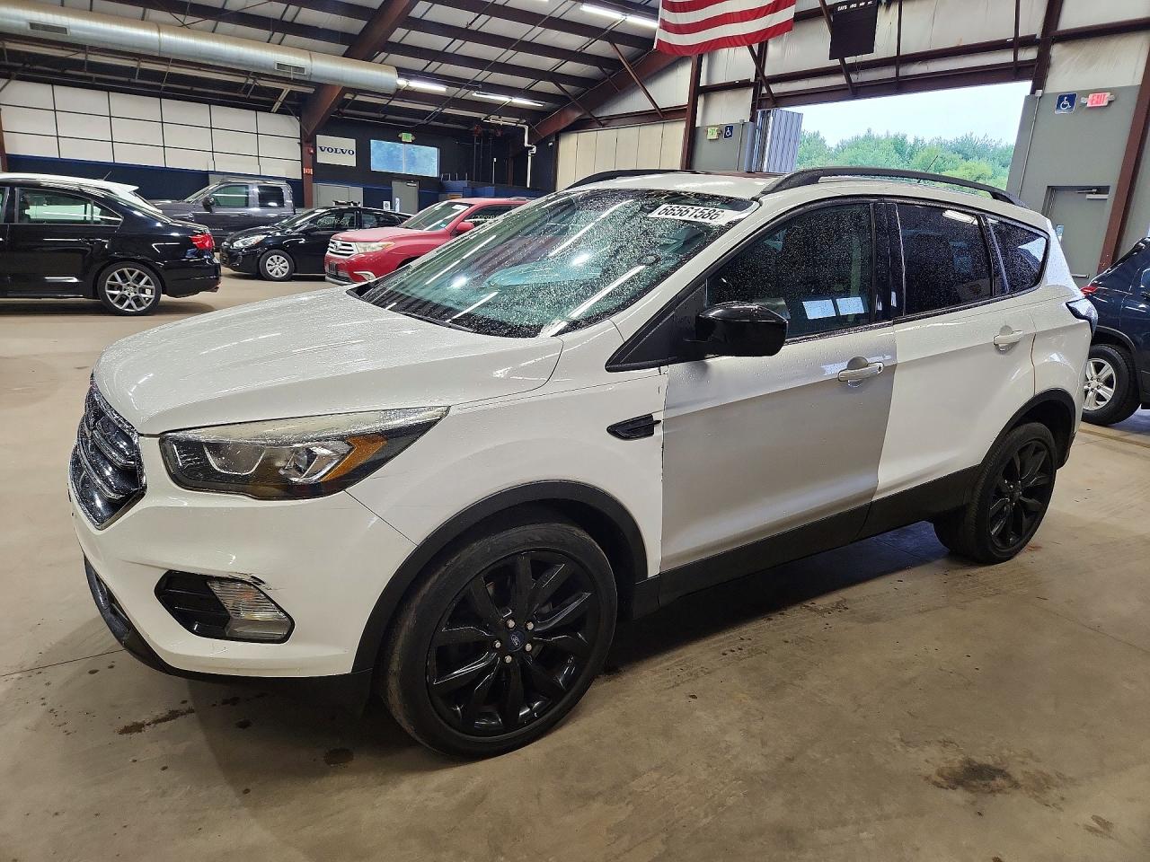 2017 FORD ESCAPE SE  