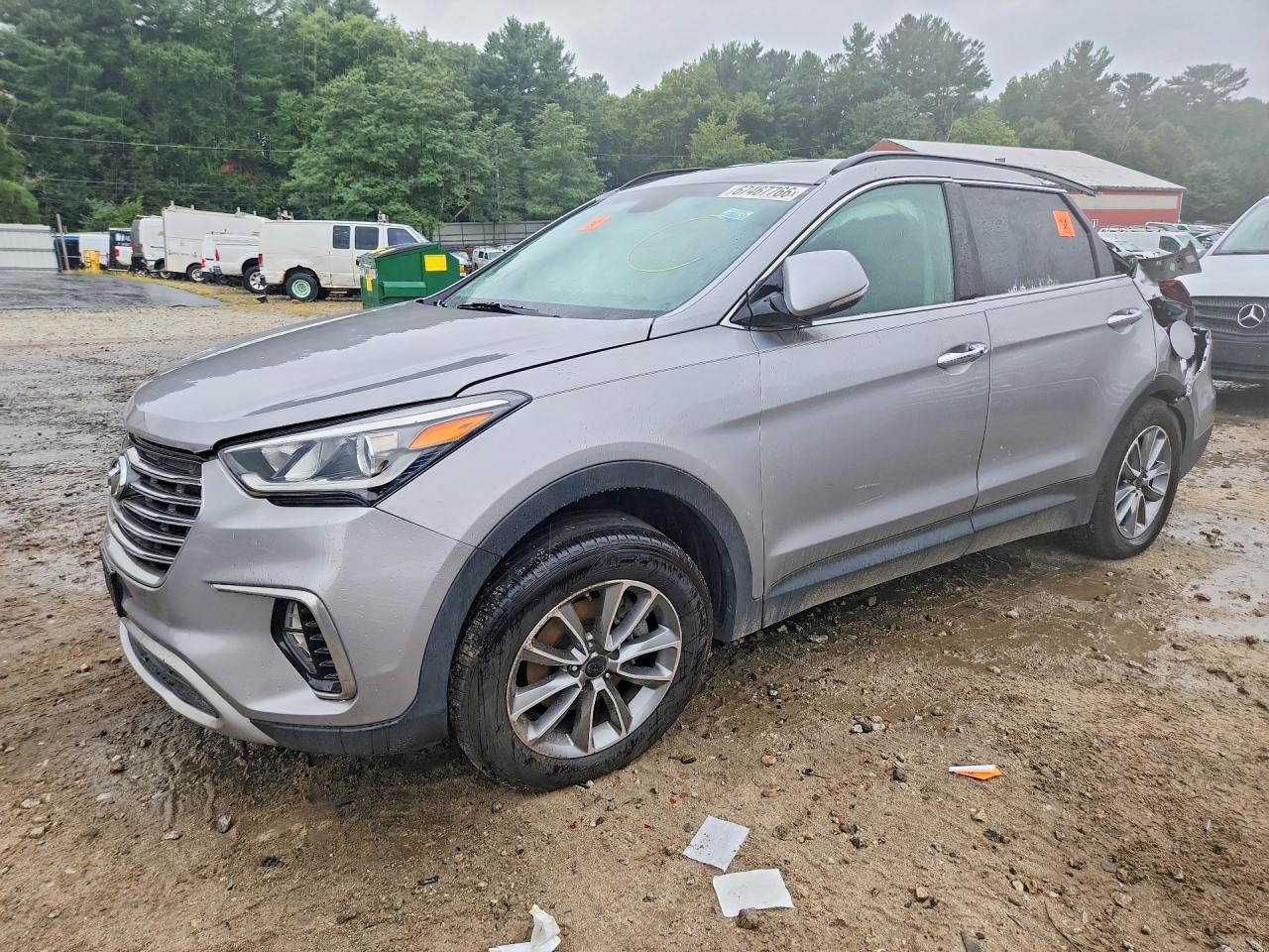 2017 HYUNDAI SANTA FE SE  