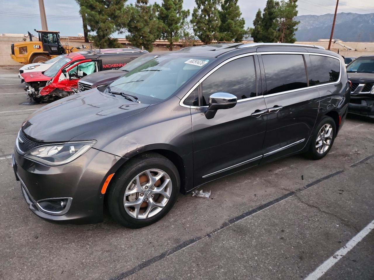 2017 CHRYSLER PACIFICA LIMITED  