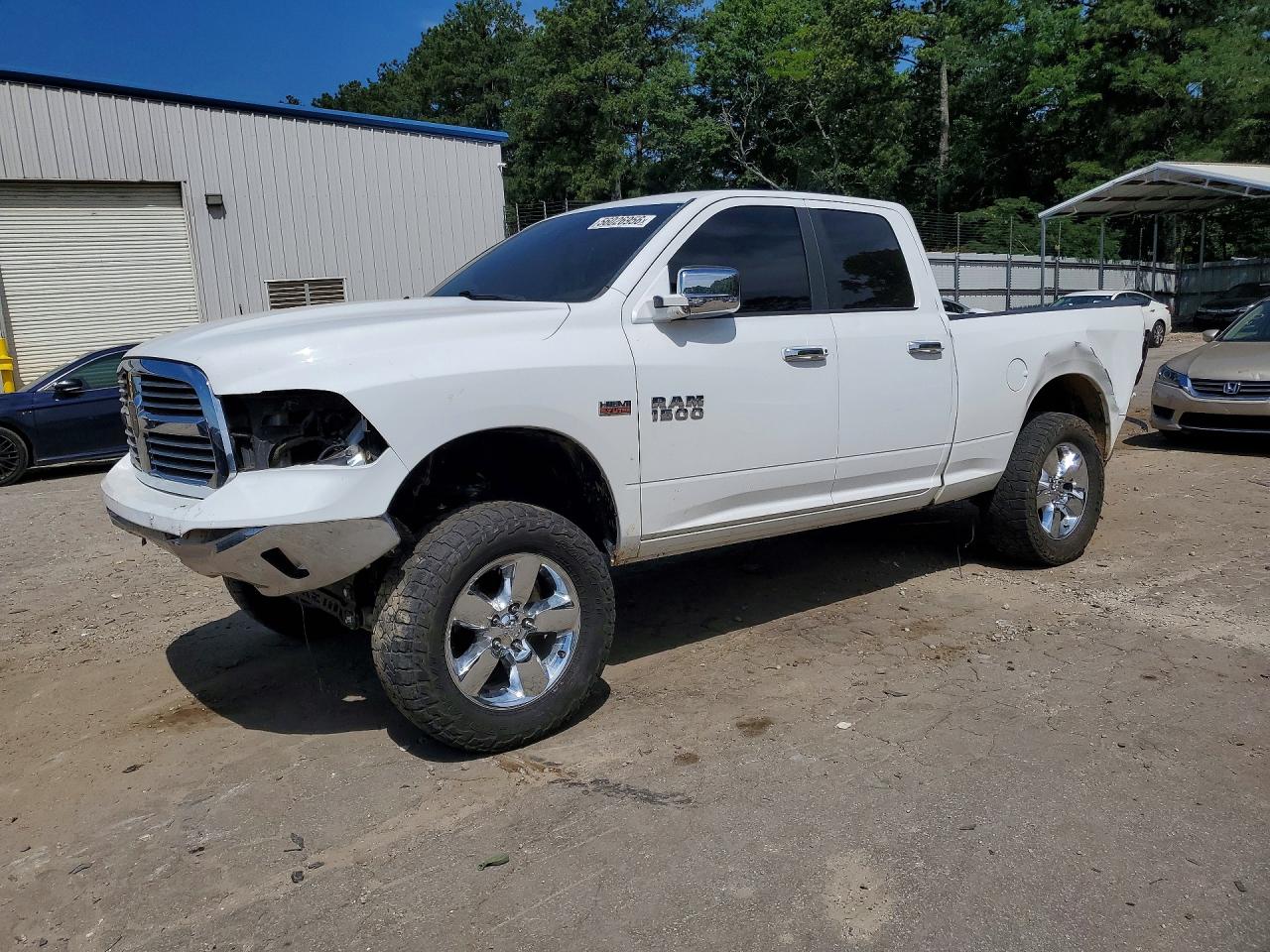 2016 RAM 1500 SLT  