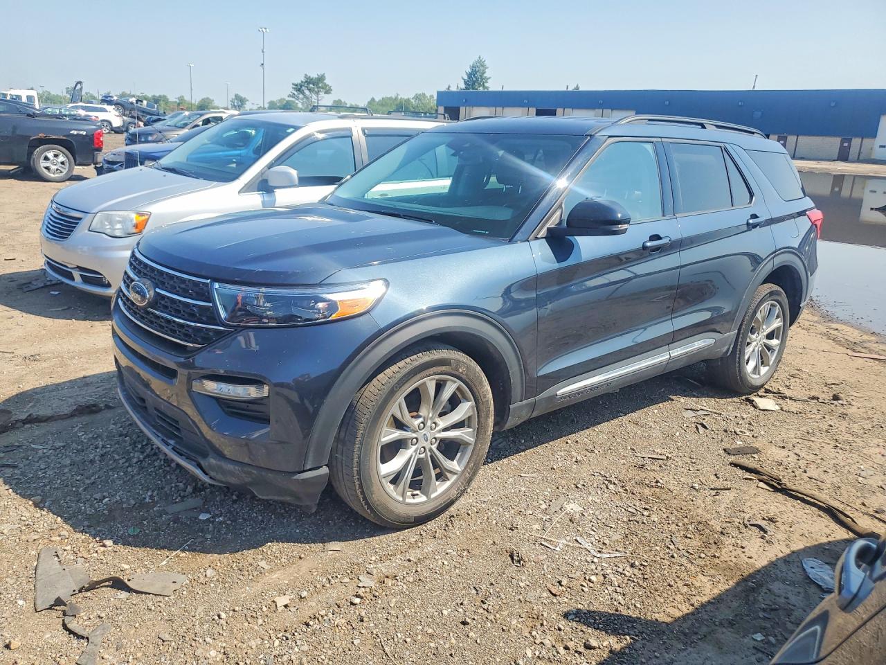 2023 FORD EXPLORER XLT  