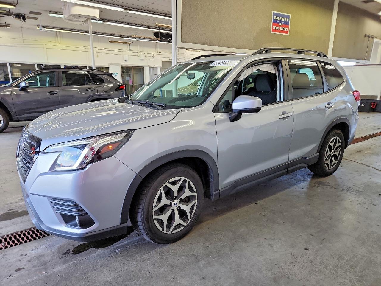 2023 SUBARU FORESTER PREMIUM  