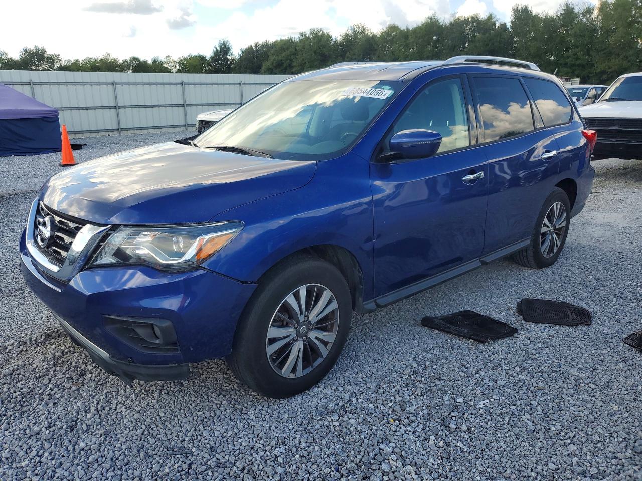 2018 NISSAN PATHFINDER SV  